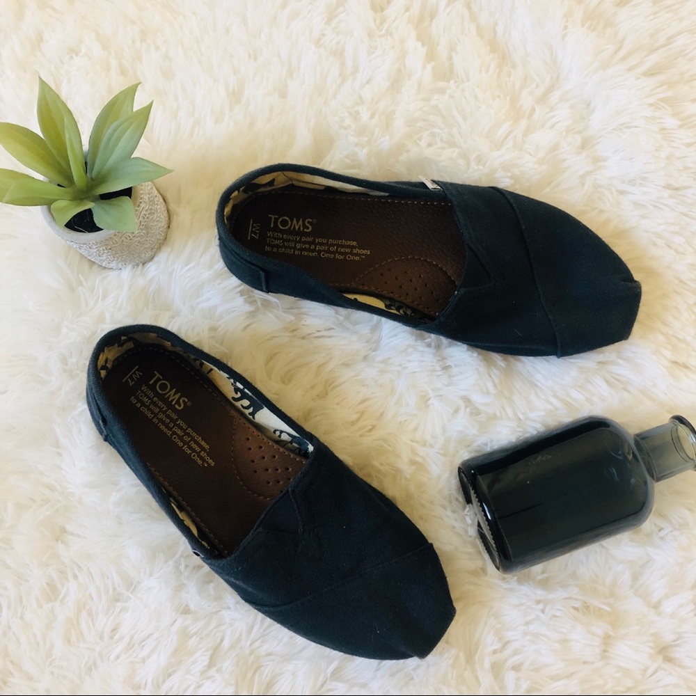 Navy Blue Toms